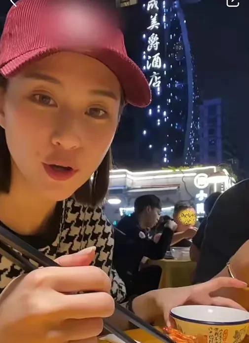 娱乐圈吃瓜爆料滤镜,滤镜下的真实爆料，一探明星幕后生活